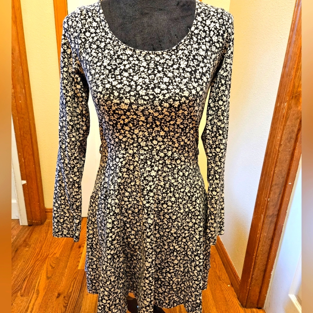 Black and Cream Floral Dress Size M
